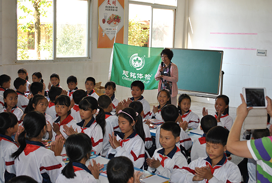 4.jpg 高級心理咨詢師為小學生開展心理輔導