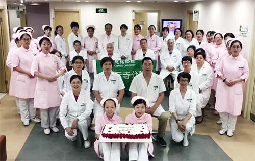 7慈銘體檢慈云寺分院為在崗在職的醫師們慶祝“中國醫師節”.jpg 7慈銘體檢慈云寺分院為在崗在職的醫師們慶祝“中國醫師節”.jpg