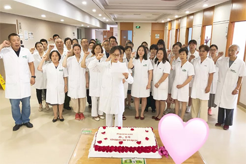 13慈銘體檢望京分院為在崗在職的醫師們慶祝“中國醫師節”.jpg 13慈銘體檢望京分院為在崗在職的醫師們慶祝“中國醫師節”.jpg