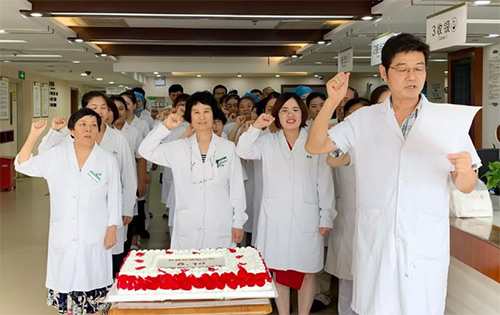 16慈銘體檢知春路分院為在崗在職的醫師們慶祝“中國醫師節”.jpg 16慈銘體檢知春路分院為在崗在職的醫師們慶祝“中國醫師節”.jpg