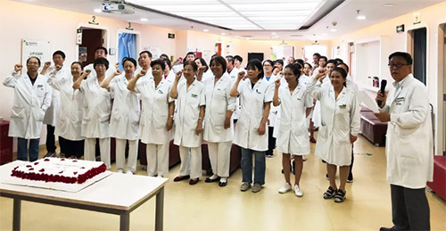 20慈銘體檢公主墳分院為在崗在職的醫師們慶祝“中國醫師節”.jpg 20慈銘體檢公主墳分院為在崗在職的醫師們慶祝“中國醫師節”.jpg